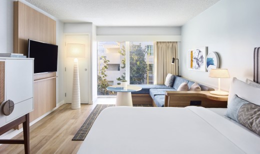 Pierside King, Pierside Hotel