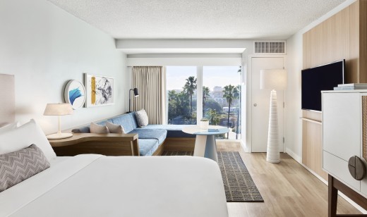 King With Sofa Bed, Pierside Hotel