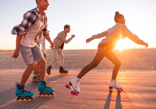 Friends in Santa Monica - Los Angeles having fun on the promenade