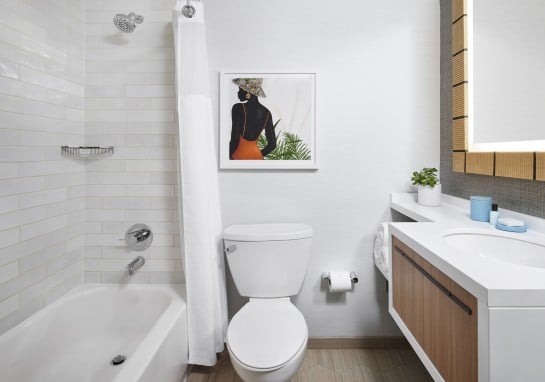Pierside Double Queen Bathroom