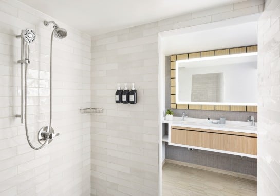 708 Coastal Suite Bathroom